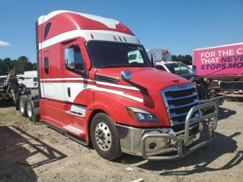  Salvage Freightliner Cascadia 1