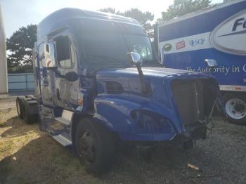  Salvage Freightliner Cascadia 1