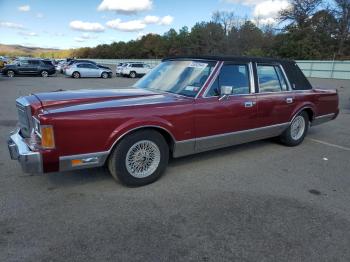  Salvage Lincoln Towncar