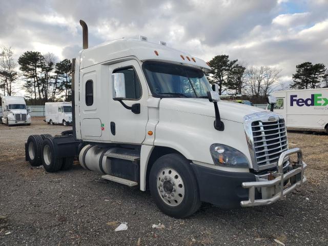  Salvage Freightliner Cascadia 1