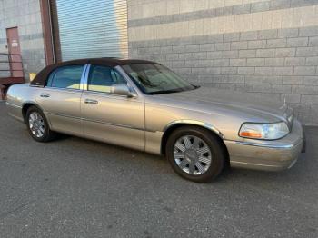  Salvage Lincoln Towncar