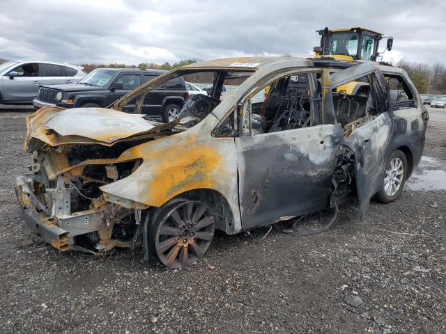  Salvage Toyota Sienna