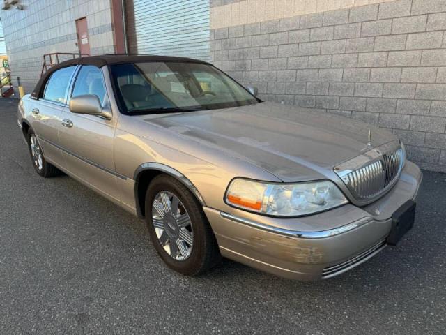  Salvage Lincoln Towncar