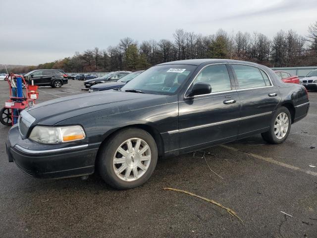  Salvage Lincoln Towncar