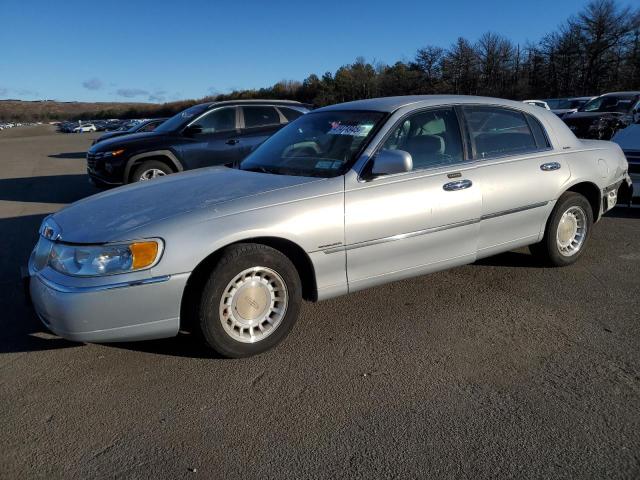  Salvage Lincoln Towncar