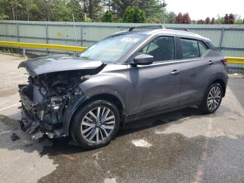  Salvage Nissan Kicks
