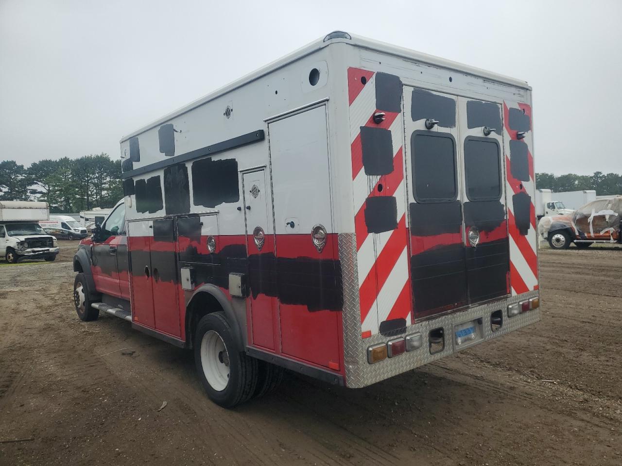 Ford F-550 Super Duty Image 4