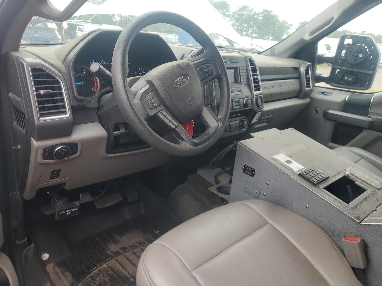 Ford F-550 Super Duty Image 13