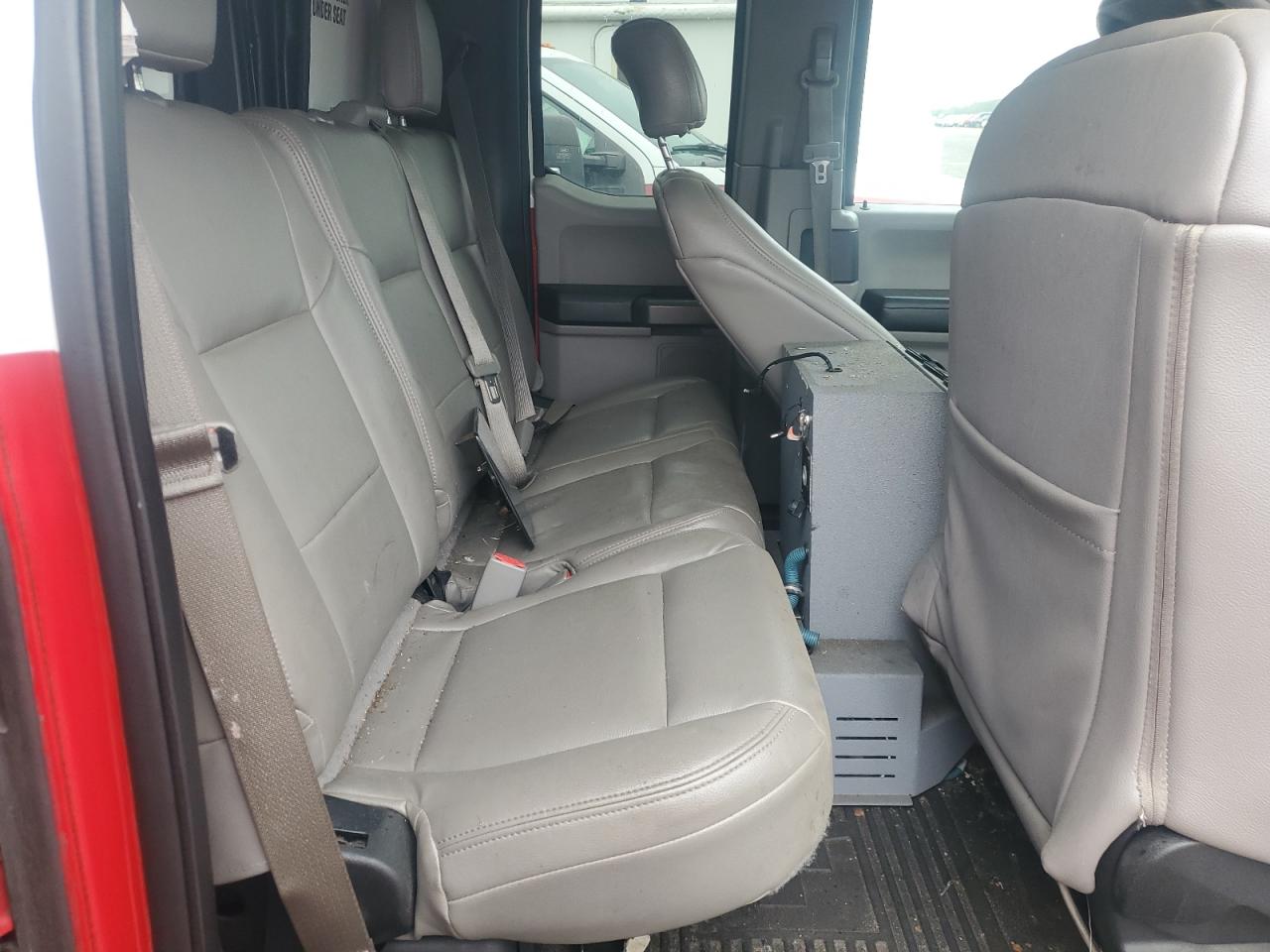 Ford F-550 Super Duty Image 9