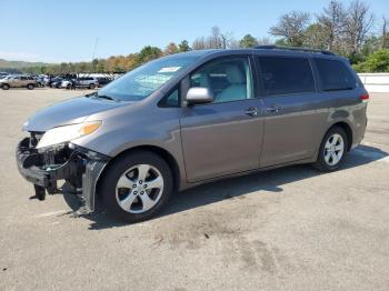  Salvage Toyota Sienna