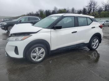  Salvage Nissan Kicks