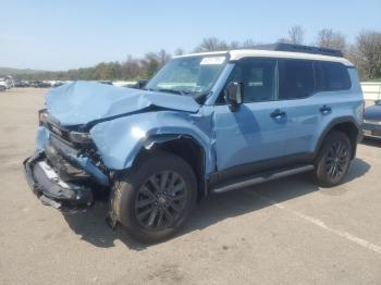  Salvage Toyota Land Cruis
