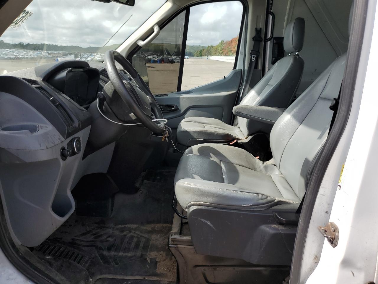 Ford Transit T-250 Image 7