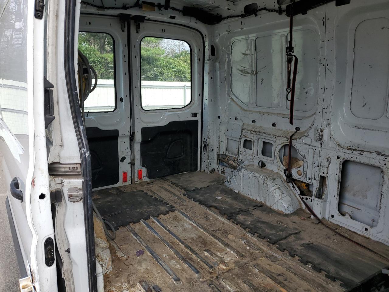 Ford Transit T-250 Image 9