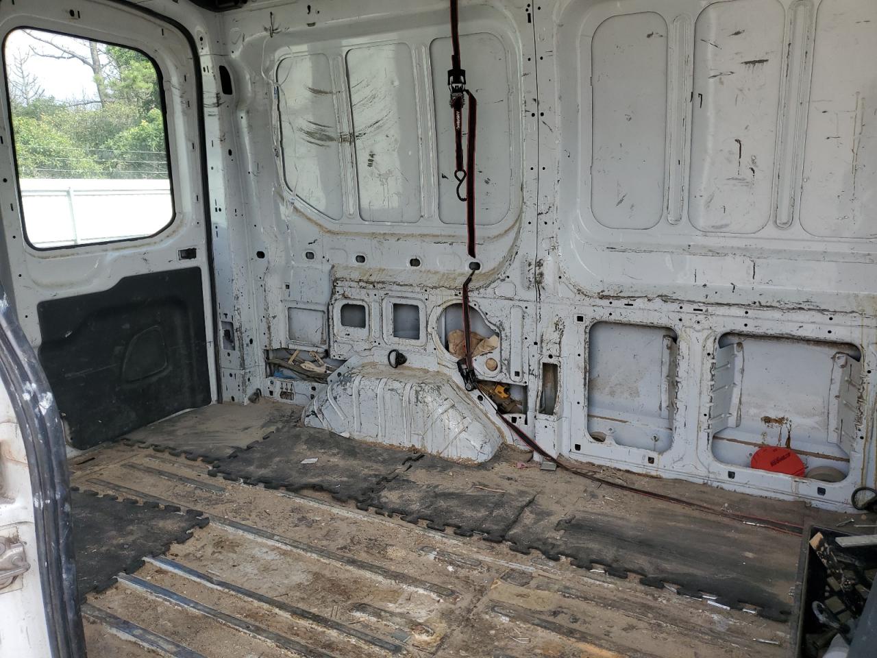 Ford Transit T-250 Image 2