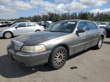  Salvage Lincoln Towncar