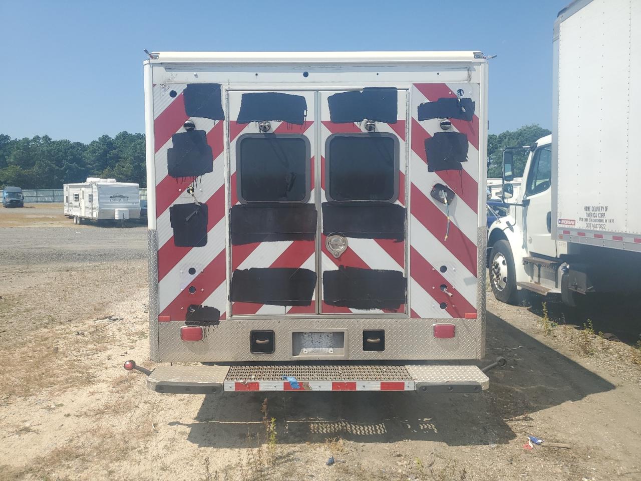 Ford F-550 Super Duty Image 2