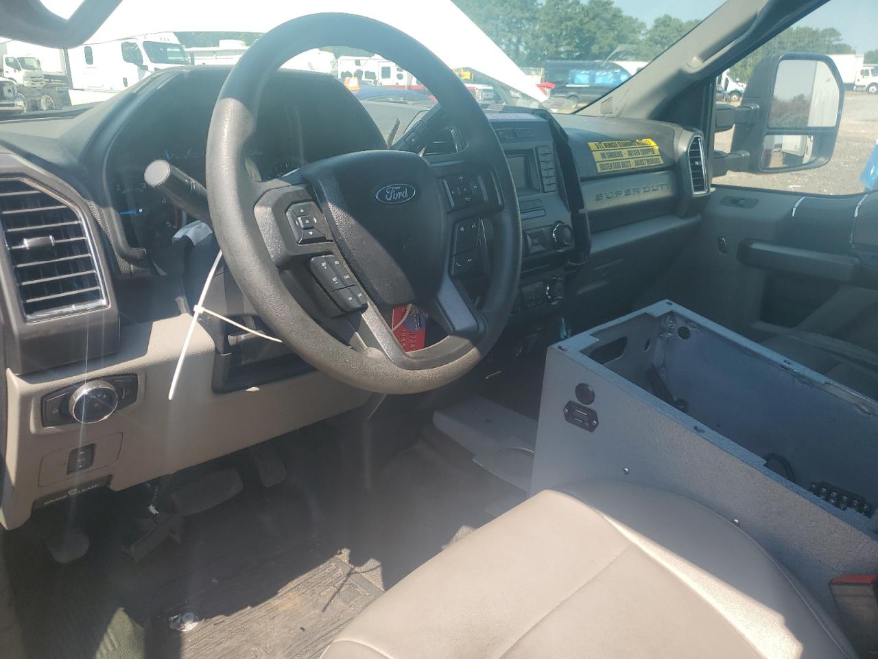 Ford F-550 Super Duty Image 9