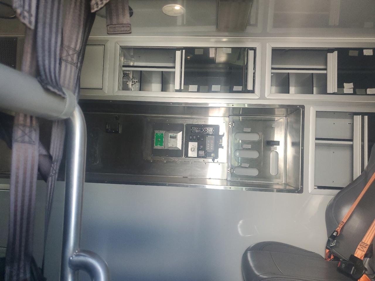 Ford F-550 Super Duty Image 7