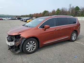  Salvage Chrysler Pacifica