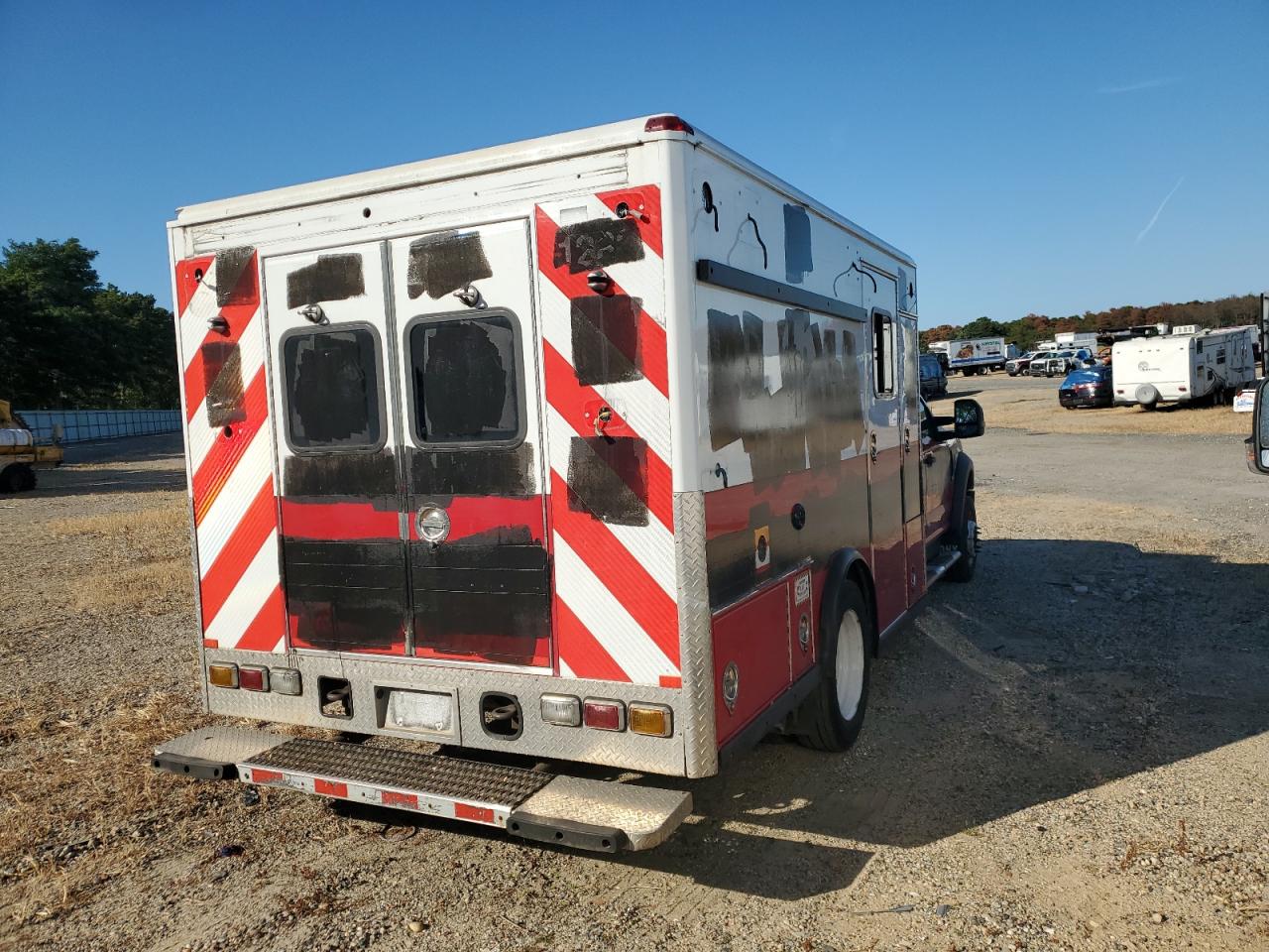 Ford F-550 Super Duty Image 4