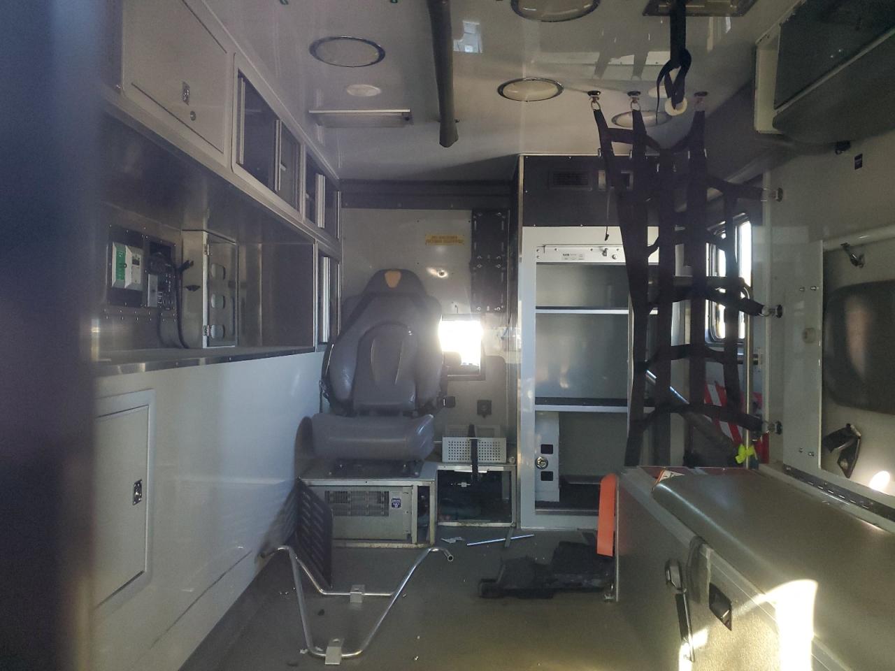 Ford F-550 Super Duty Image 13