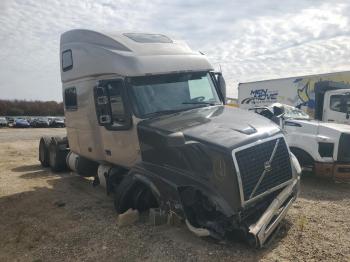  Salvage Volvo Vnl