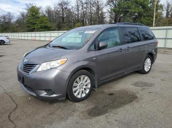  Salvage Toyota Sienna