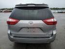 Toyota Sienna Le Image 2