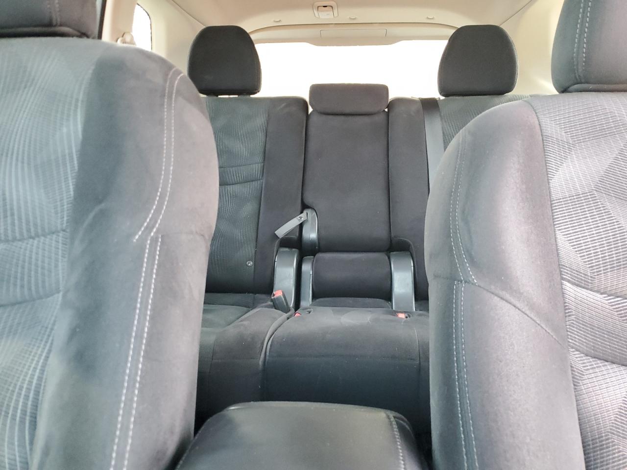 Nissan Rogue S Image 2