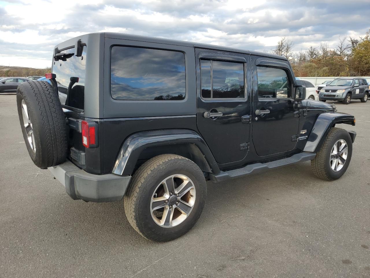Jeep Wrangler Sahara Image 4