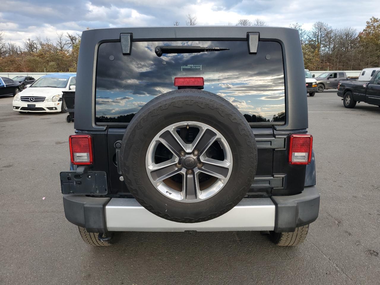 Jeep Wrangler Sahara Image 2