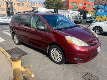  Salvage Toyota Sienna