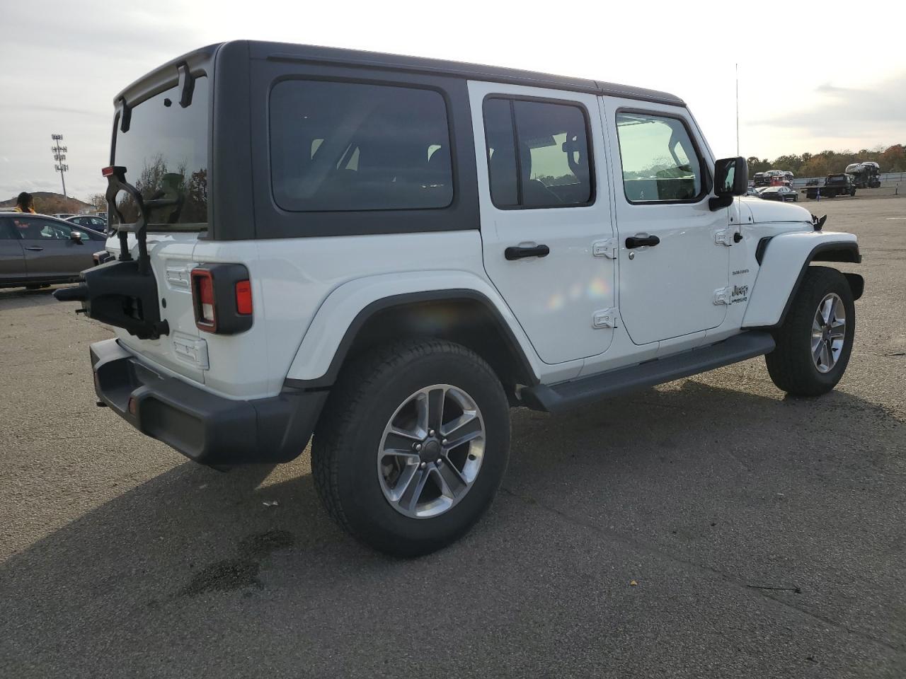 Jeep Wrangler Sahara Image 3