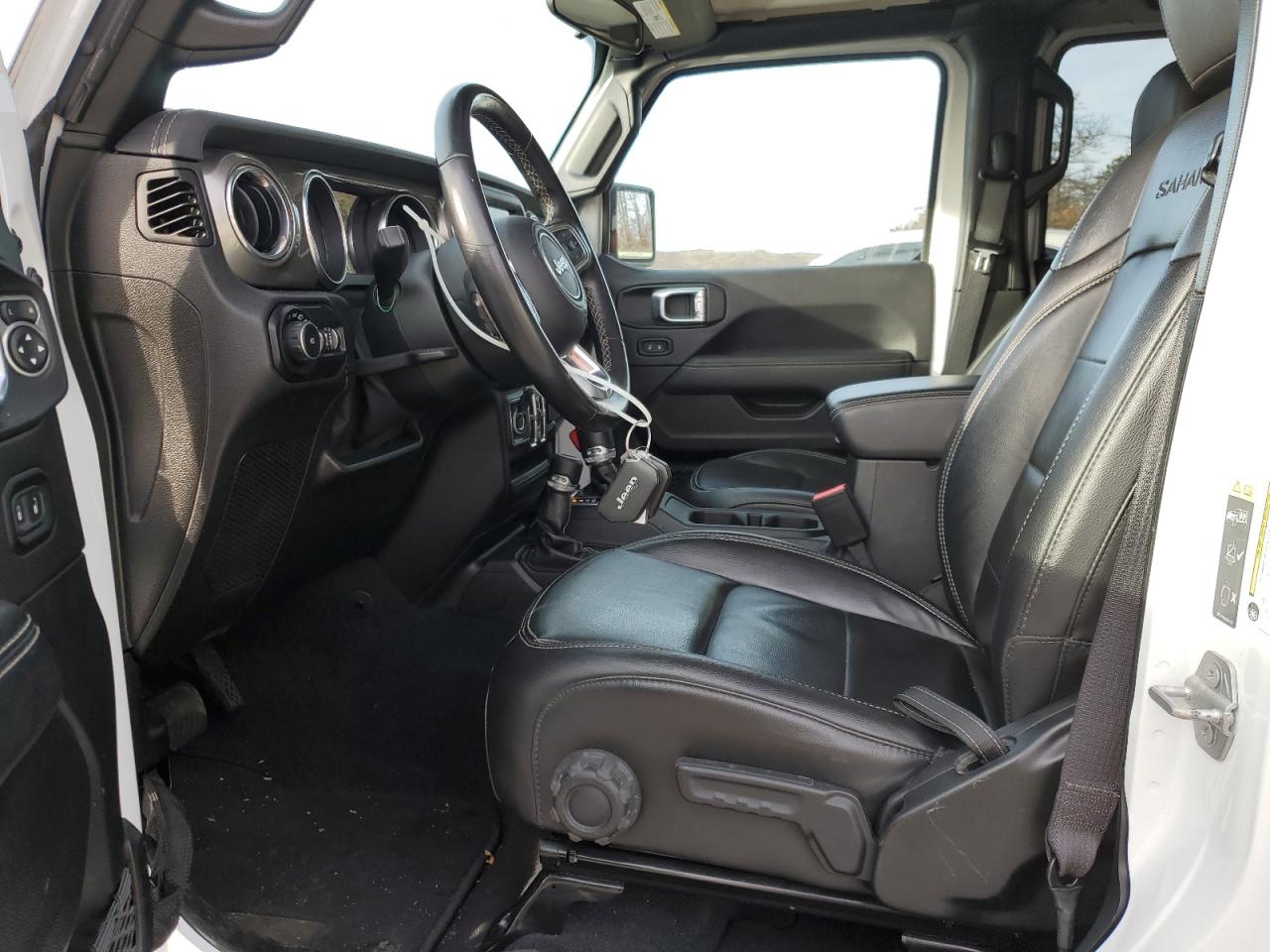 Jeep Wrangler Sahara Image 6