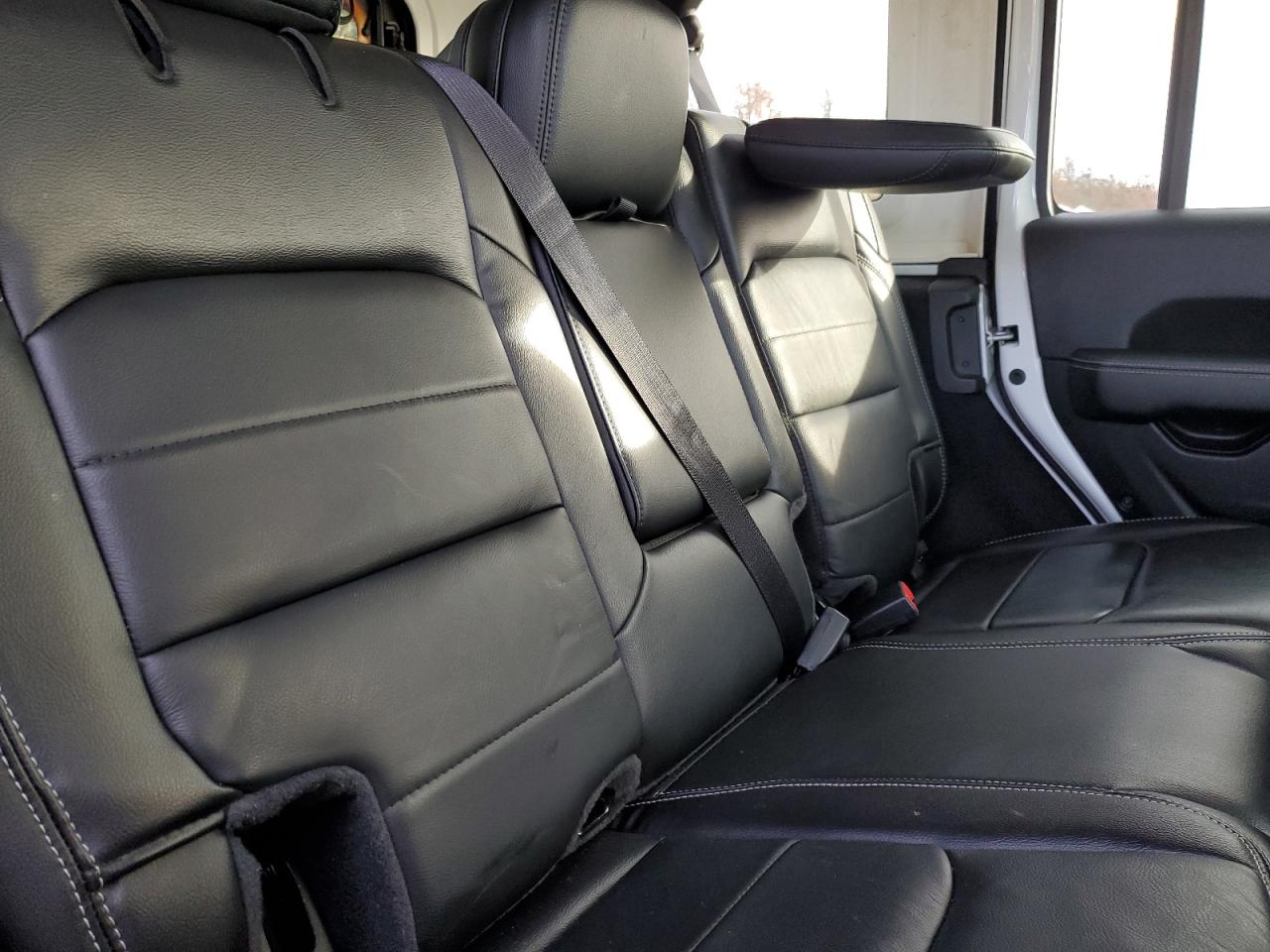 Jeep Wrangler Sahara Image 9