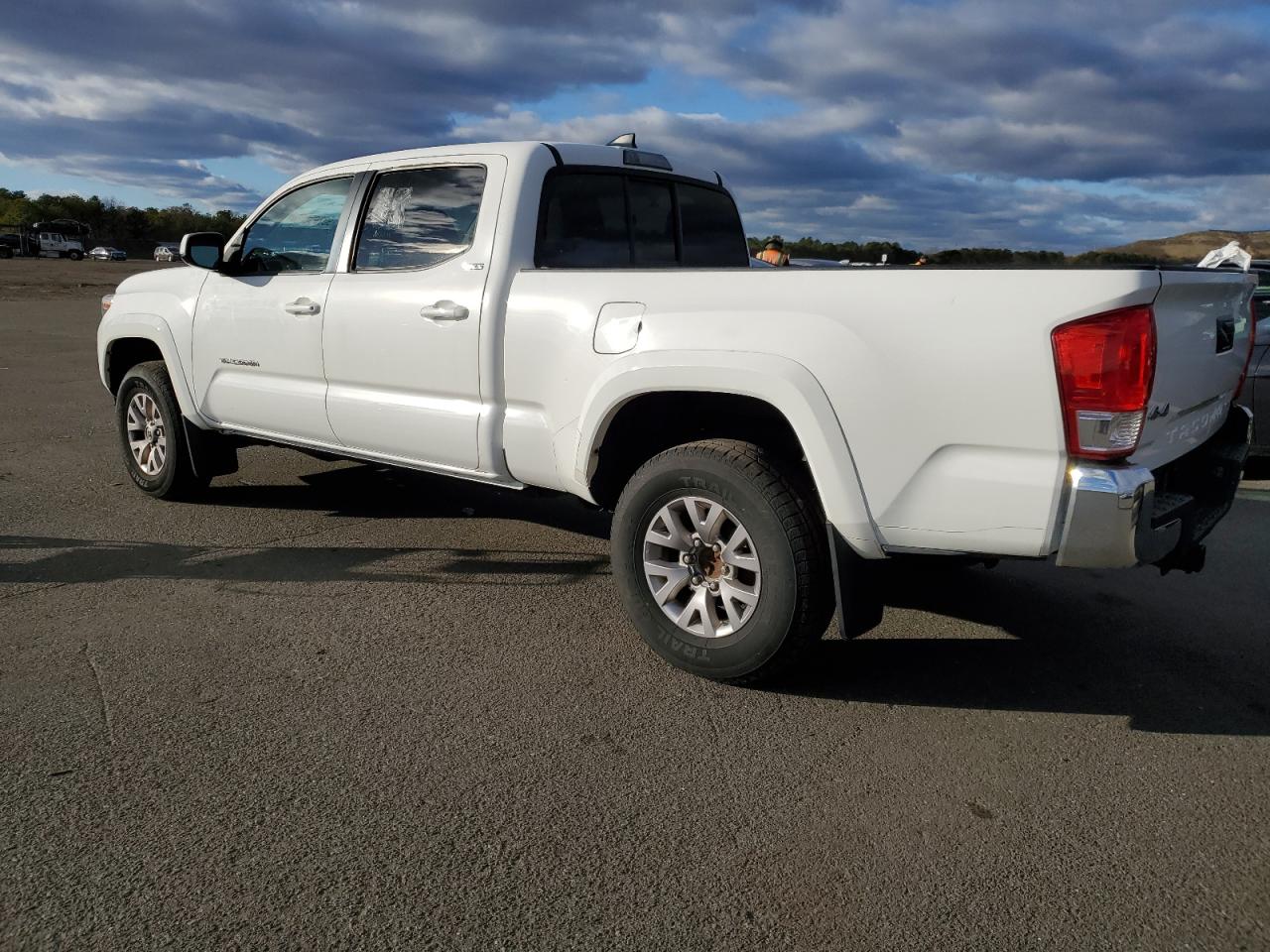 Toyota Tacoma Double Cab Image 3