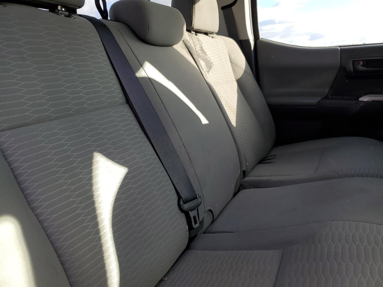 Toyota Tacoma Double Cab Image 12