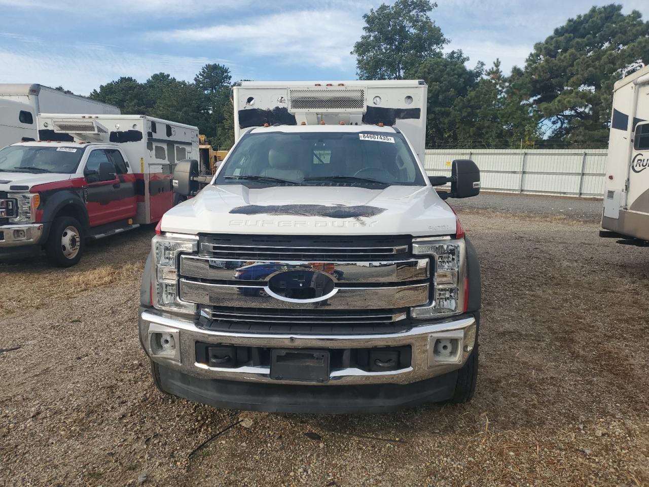 Ford F-550 Super Duty Image 9