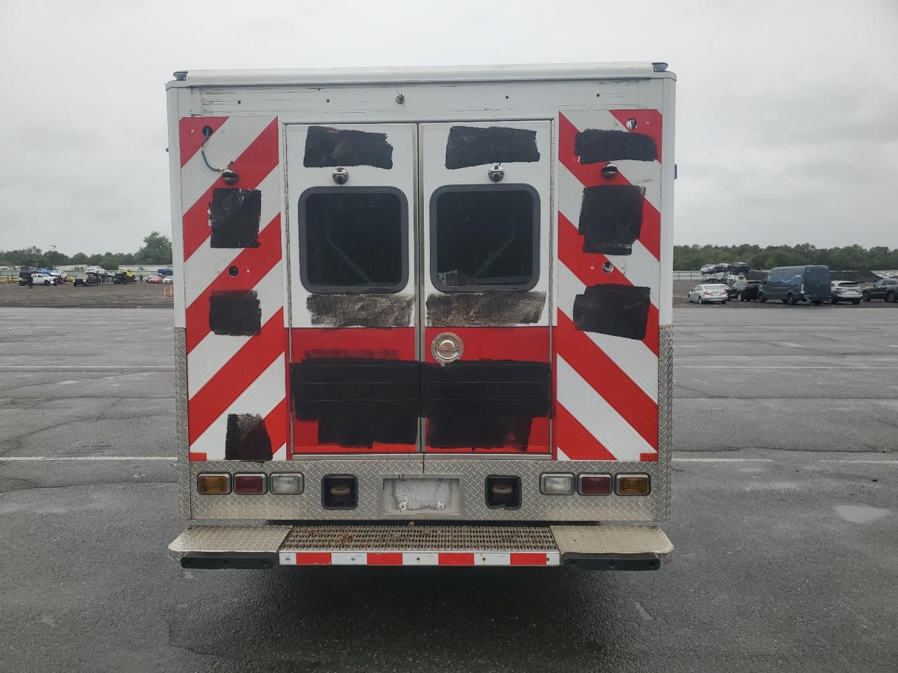 Ford F-550 Super Duty Image 12