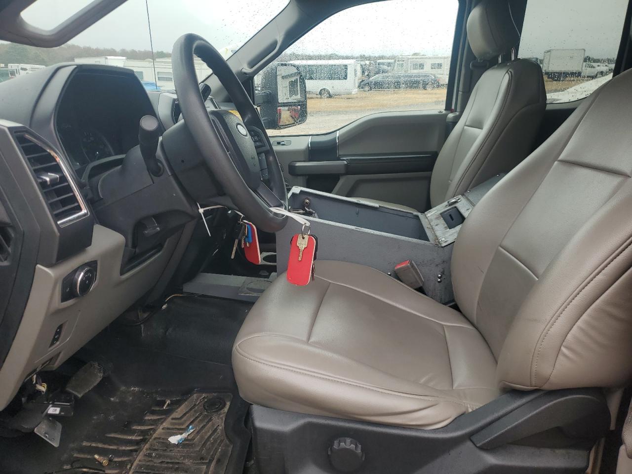 Ford F-550 Super Duty Image 11