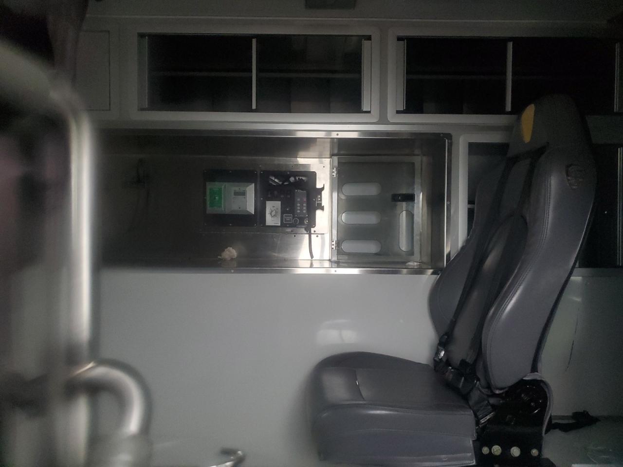 Ford F-550 Super Duty Image 7