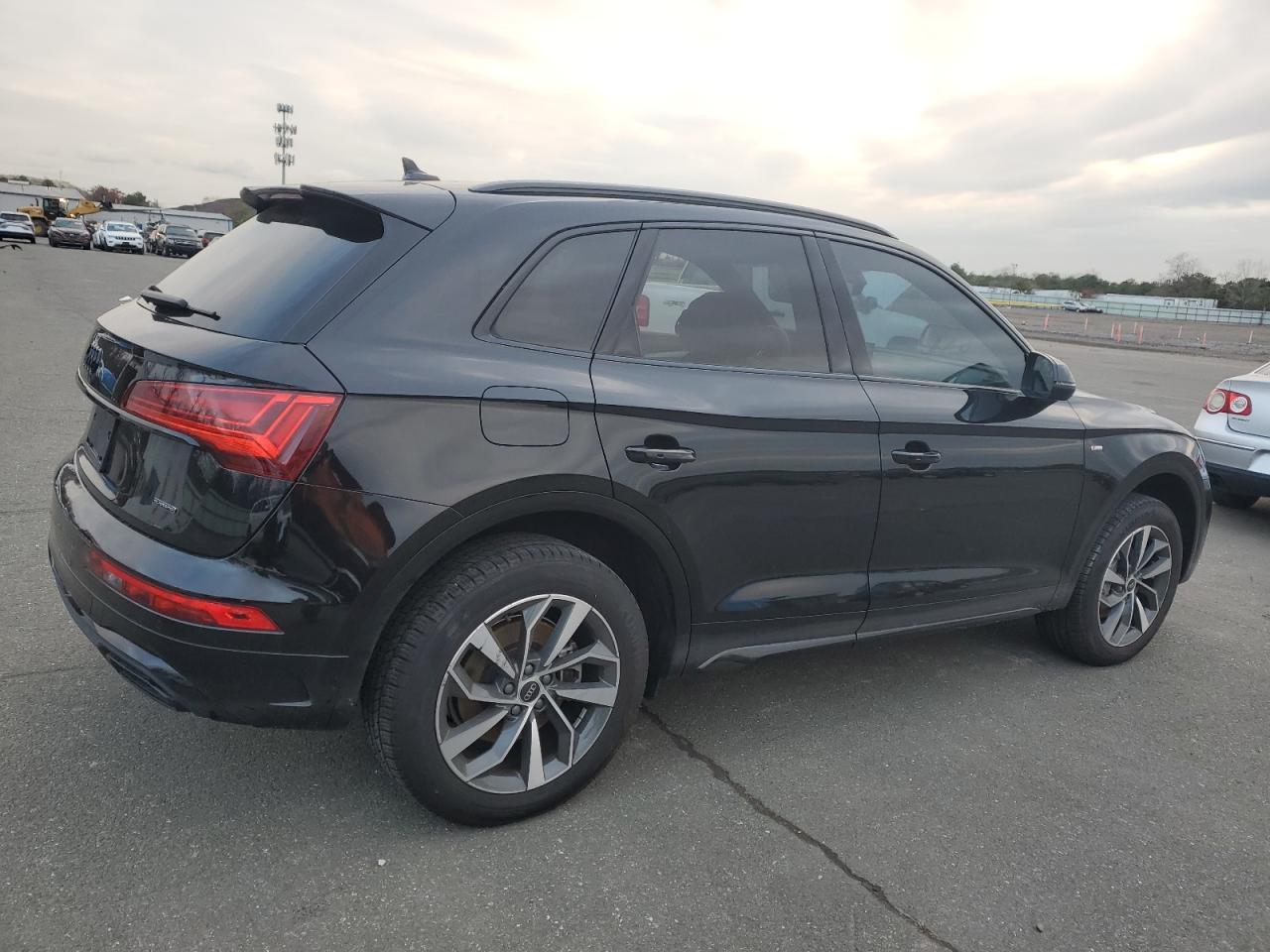 Audi Q5 Premium 45 Image 4