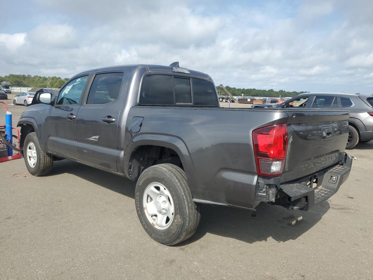 Toyota Tacoma Double Cab Image 3