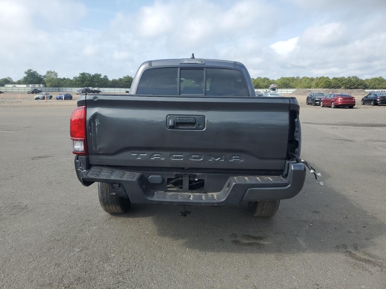 Toyota Tacoma Double Cab Image 7