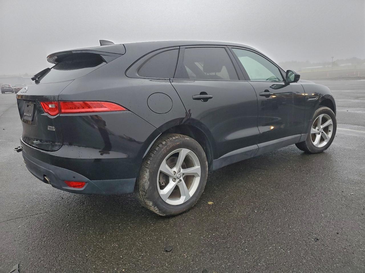 Jaguar F-PACE Premium Image 13