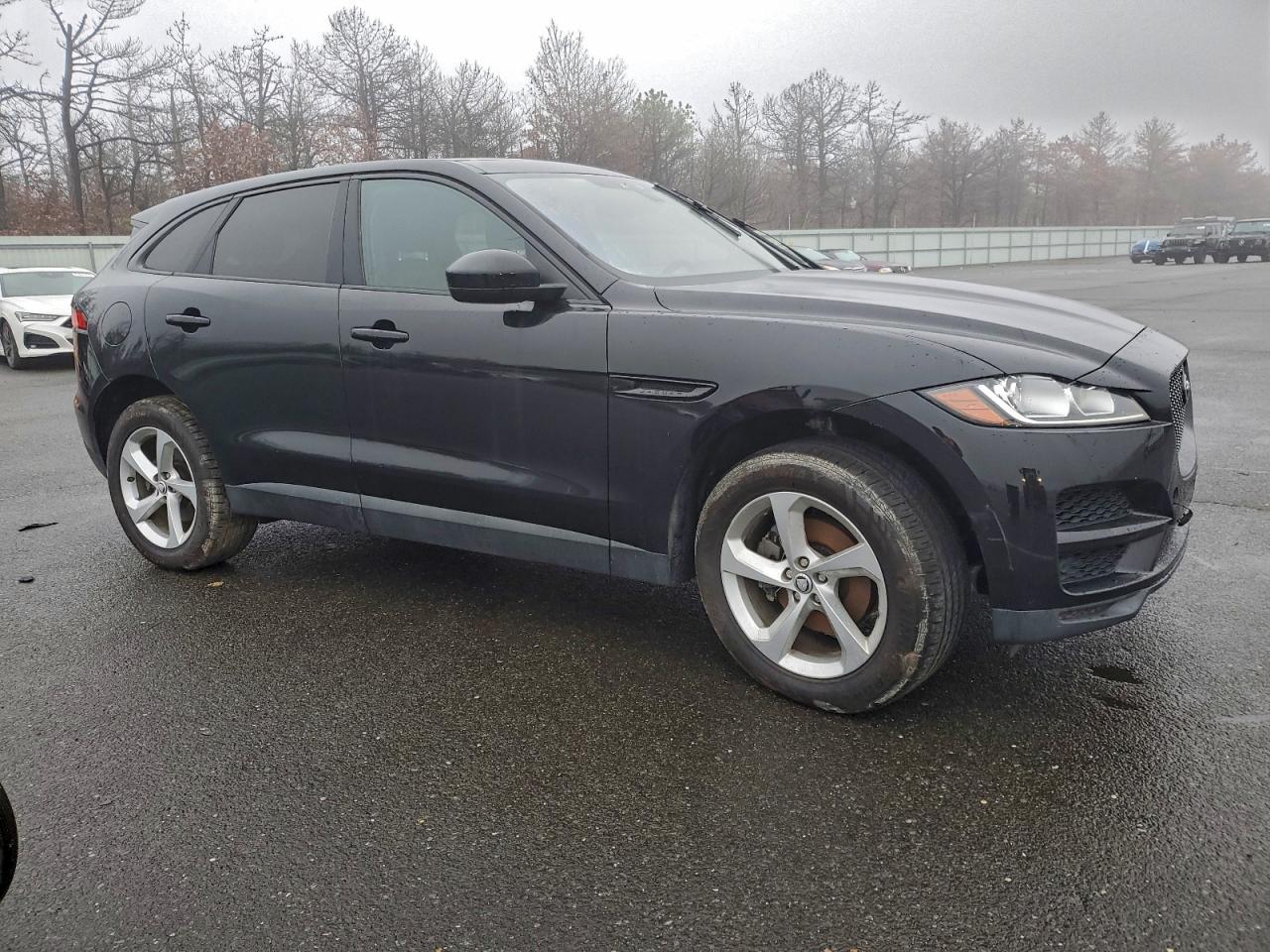Jaguar F-PACE Premium Image 2