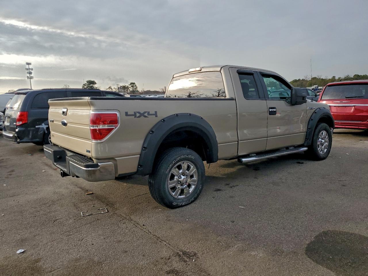 Ford F-150 Super Cab Image 3