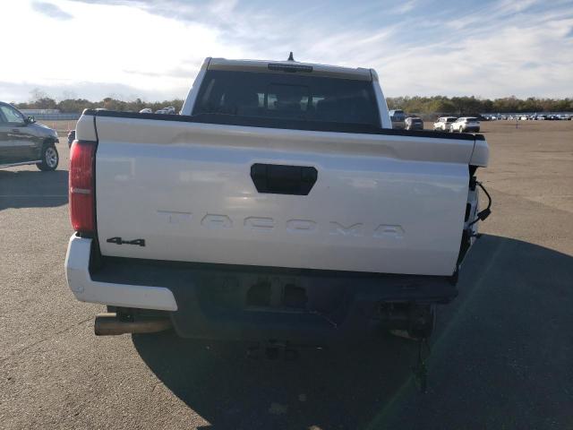 Toyota Tacoma Double Cab Image 3