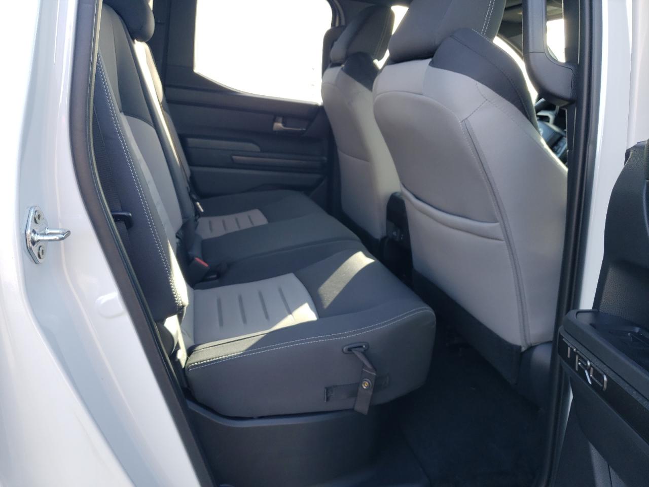 Toyota Tacoma Double Cab Image 11